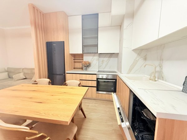 Tirane, shitet apartament 1+1 Kati 1, 104 m² 85.000 € (Univers City)