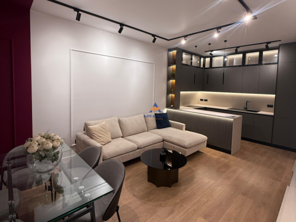 Tirane, jepet me qera apartament 2+1+Ballkon Kati 1, 90 m² 1.000 € (TE UNIVERSITETI UET,PORCELAN)