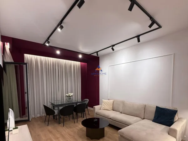 Tirane, jepet me qera apartament 2+1+Ballkon Kati 1, 90 m² 1.000 € (TE UNIVERSITETI UET,PORCELAN)