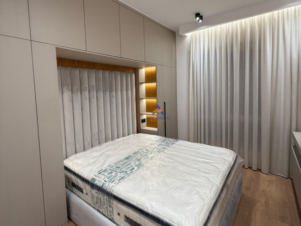 Tirane, jepet me qera apartament 2+1+Ballkon Kati 1, 90 m² 1.000 € (TE UNIVERSITETI UET,PORCELAN)