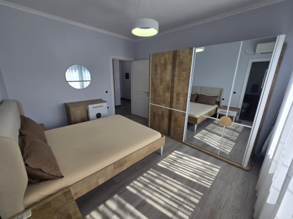 Tirane, jepet me qera apartament 3+1+Ballkon Kati 8, 120 m² 1.500 € (Kopshti Zoologjik)