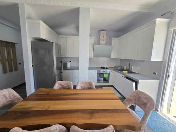 Tirane, jepet me qera apartament 3+1+Ballkon Kati 8, 120 m² 1.500 € (Kopshti Zoologjik)