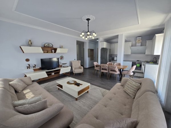 Tirane, jepet me qera apartament 3+1+Ballkon Kati 8, 120 m² 1.500 € (Kopshti Zoologjik)