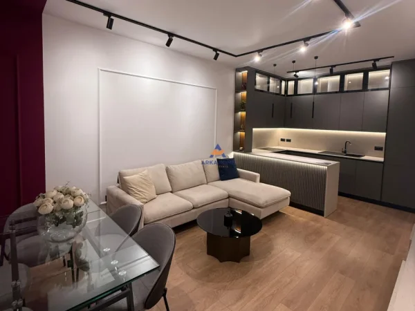 Tirane, shitet apartament 2+1+Ballkon Kati 1, 90 m² 250.000 € (TE UNIVERSITETI UET,PORCELAN)