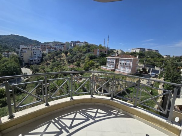 Tirane, jepet me qera apartament 3+1+Ballkon Kati 8, 120 m² 1.500 € (Kopshti Zoologjik)