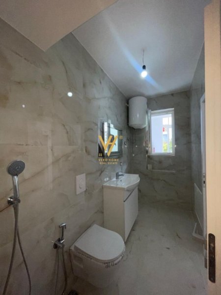 Tirane, shitet apartament 2+1+Ballkon Kati 2, 70 m² 150.000 € (ISH PARKU)