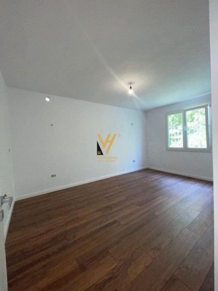 Tirane, shitet apartament 2+1+Ballkon Kati 2, 70 m² 150.000 € (ISH PARKU)
