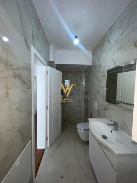 Tirane, shitet apartament 2+1+Ballkon Kati 2, 70 m² 150.000 € (ISH PARKU)