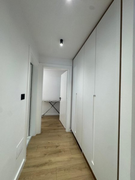 Tirane, jepet me qera apartament 1+1+Ballkon Kati 2, 900 € (Qender, Piazza)