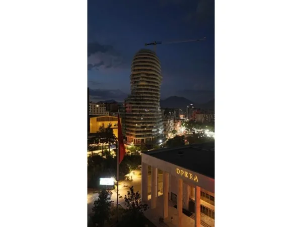 Tirane, shes apartament 3+1+Aneks+Ballkon Kati 21, 176 m² (TIRANA'S ROCK)