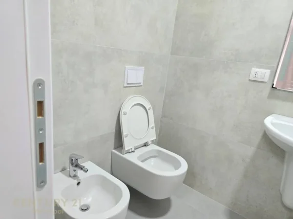 Tirane, jepet me qera apartament 3+1 Kati 7, 130 m² 1.100 € (Garden Residence Turdiu, ish Fusha e Aviacionit)
