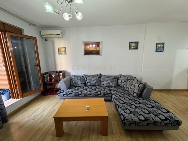 Tirane, jepet me qera apartament 2+1 Kati 3, 154 m² 500 € (LAPRAKE)