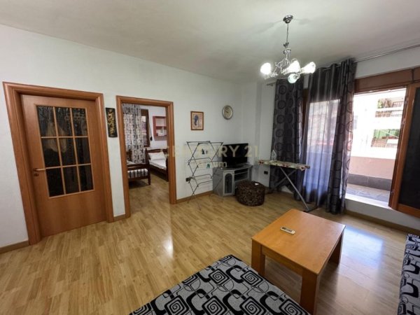 Tirane, jepet me qera apartament 2+1 Kati 3, 154 m² 500 € (LAPRAKE)