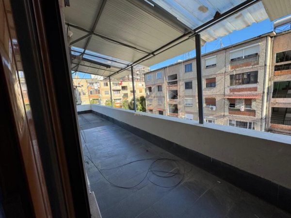 Tirane, jepet me qera apartament 2+1 Kati 3, 154 m² 500 € (LAPRAKE)
