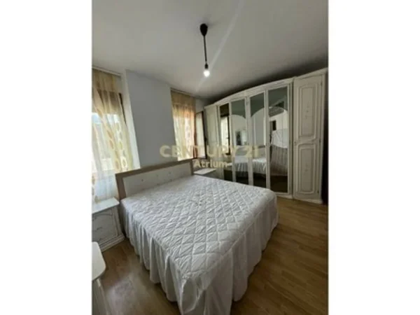 Tirane, jepet me qera apartament 2+1 Kati 3, 154 m² 500 € (LAPRAKE)
