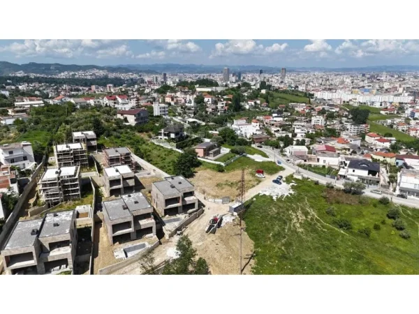 Tirane, shes Vile 3 Katshe Kati 3, 392 m² 820.000 € 