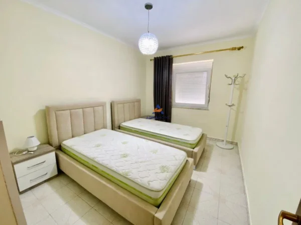 Tirane, jepet me qera apartament 2+1+Ballkon Kati 2, 86 m² 700 € (RRUGA FORTUZI)