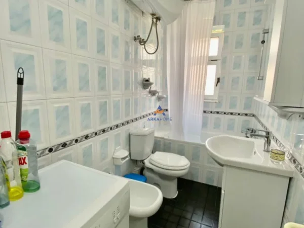 Tirane, jepet me qera apartament 2+1+Ballkon Kati 2, 86 m² 700 € (RRUGA FORTUZI)