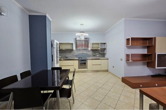 Tirane, jepet me qera 2+1+Ballkon , 650 € 