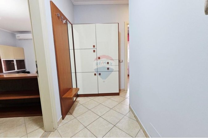 Tirane, jepet me qera 2+1+Ballkon , 650 € 