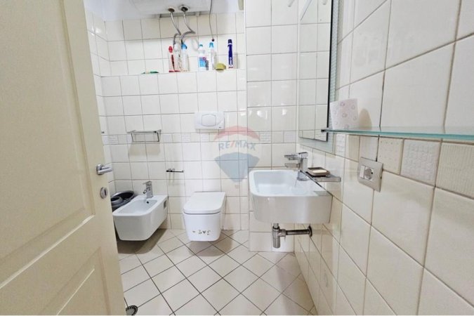 Tirane, jepet me qera 2+1+Ballkon , 650 € 