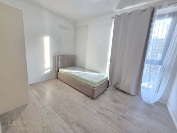 Tirane, jepet me qera apartament 3+1 Kati 7, 130 m² 1.100 € (Rezidenca Turdiu)