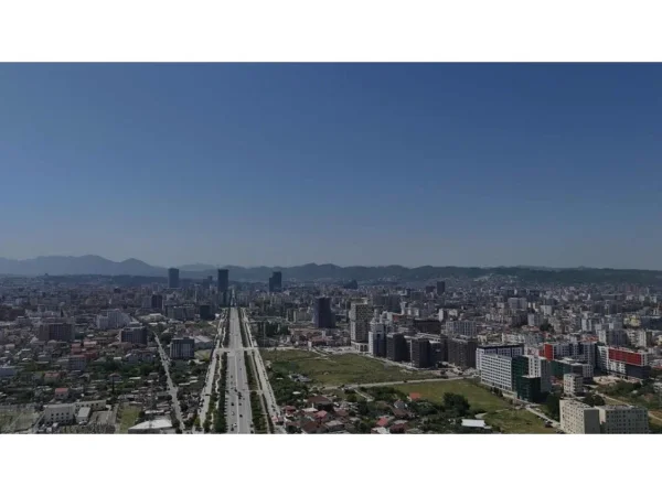 Tirane, jepet me qera ambjent biznesi , 418 m² 3.500 € 