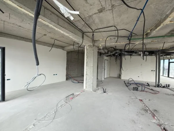 Tirane, jepet me qera zyre Kati 15, 233 m² 4.000 € (Lake View)