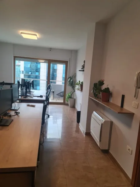 Shqiperi, jepet me qera ambjent biznesi , 150 m² 2.800 € 