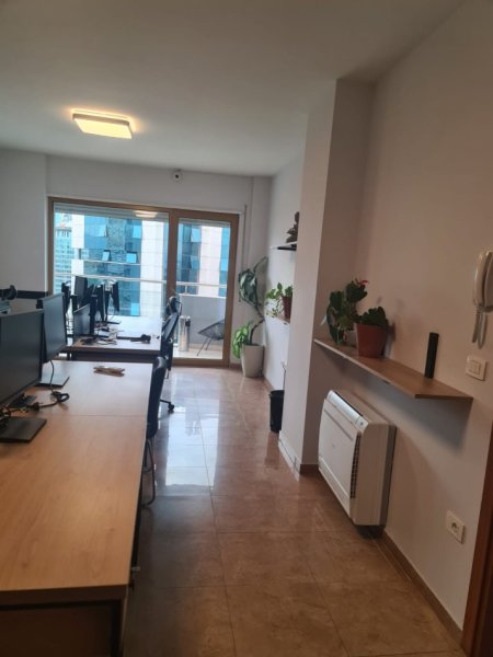 Shqiperi, jepet me qera ambjent biznesi , 150 m² 2.800 € 