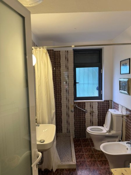 Tirane, jepet me qera apartament 1+1+Aneks+Ballkon Kati 2, 600 € 