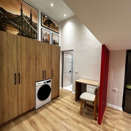 Tirane, shitet apartament duplex 1+1 Kati 0, 55 m² 105.000 € (pallati me Shigjeta)