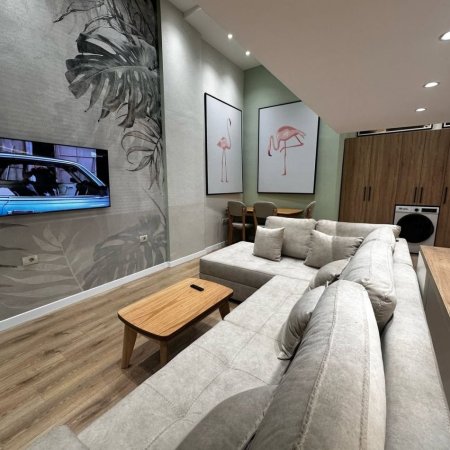 Tirane, shitet apartament duplex 1+1 Kati 0, 55 m² 105.000 € (pallati me Shigjeta)