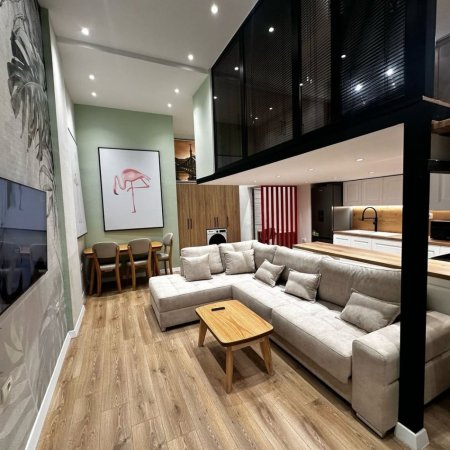 Tirane, shitet apartament duplex 1+1 Kati 0, 55 m² 105.000 € (pallati me Shigjeta)