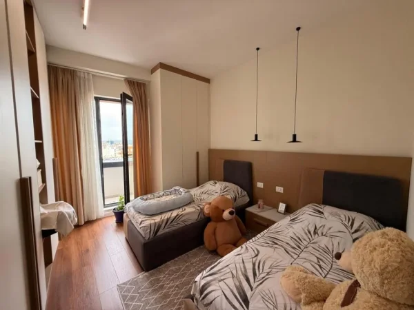 Tirane, shes apartament 2+1+Aneks+Ballkon Kati 8, 132 m² 345.000 € (Shkolla e kuqe)