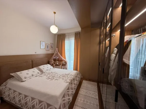 Tirane, shes apartament 2+1+Aneks+Ballkon Kati 8, 132 m² 345.000 € (Shkolla e kuqe)