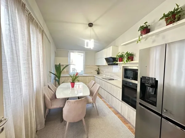 Tirane, shes apartament+verande | Penthouse 3+1+Aneks+Ballkon Kati 7, 200 m² 400.000 €