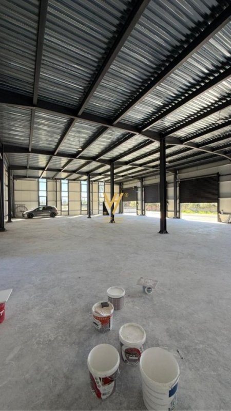 Tirane, jepet me qera magazine Kati 0, 1.000 m² 4.000 € (LAKNAS)