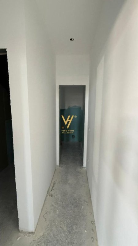 Tirane, jepet me qera magazine Kati 0, 1.000 m² 4.000 € (LAKNAS)