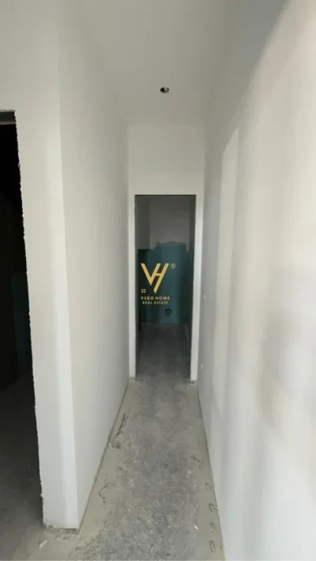 Tirane, jepet me qera magazine Kati 0, 1.000 m² 4.000 € (LAKNAS)