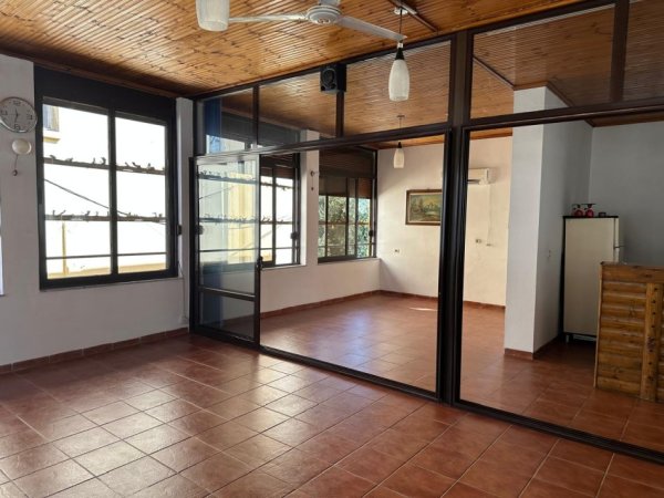 Tirane, jepet me qera ambjent biznesi Kati 2, 75 m² 800 € (Rruga e Kavajes)