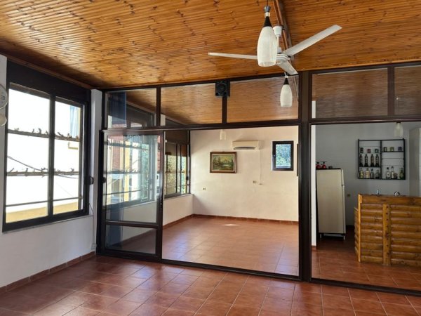 Tirane, jepet me qera ambjent biznesi Kati 2, 75 m² 800 € (Rruga e Kavajes)