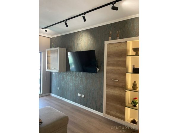 Tirane, jepet me qera apartament 1+1 Kati 11, 67 m² 950 € (Rruga Barrikadave)