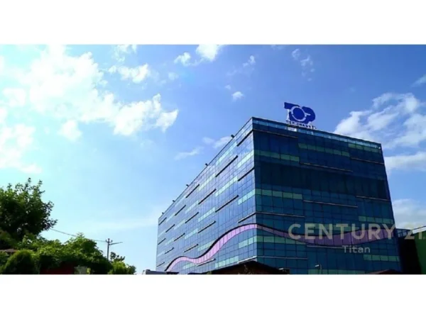 Tirane, shes toke , 3.250 m² 390.000 € (Top Channel)