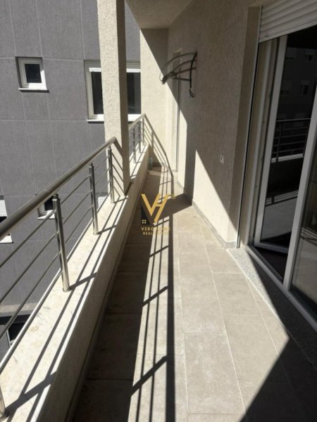 Tirane, jepet me qera zyre Kati 2, 120 m² 1.300 € (KOMUNA E PARISIT, KIKA 2)