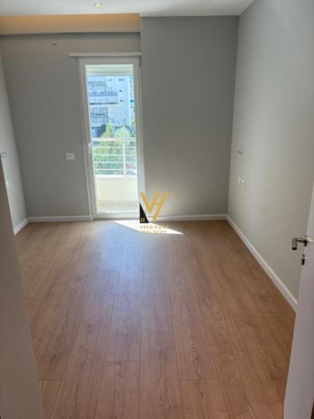 Tirane, jepet me qera zyre Kati 2, 120 m² 1.300 € (KOMUNA E PARISIT, KIKA 2)