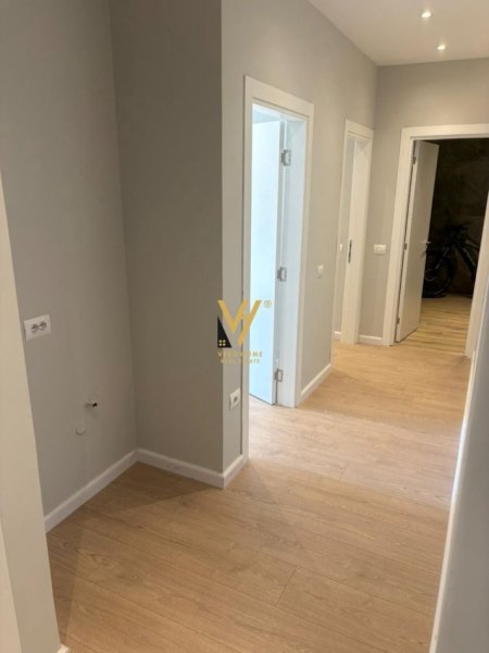 Tirane, jepet me qera zyre Kati 2, 120 m² 1.300 € (KOMUNA E PARISIT, KIKA 2)