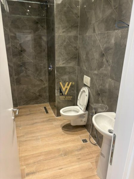 Tirane, jepet me qera zyre Kati 2, 120 m² 1.300 € (KOMUNA E PARISIT, KIKA 2)