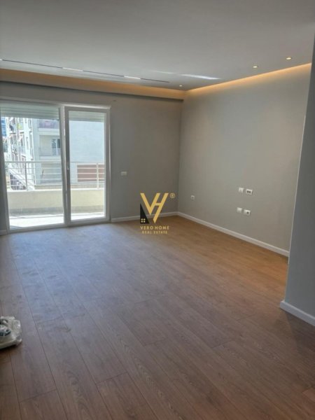 Tirane, jepet me qera zyre Kati 2, 120 m² 1.300 € (KOMUNA E PARISIT, KIKA 2)
