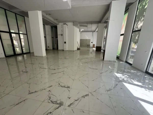 Tirane, jepet me qera ambjent biznesi Kati 0, 170 m² 2.000 € (Rr. Irfan Tomini, Vasil Shanto)